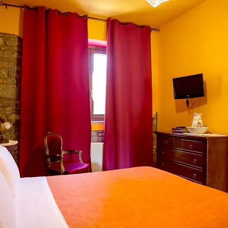 With 2 Bedrooms In With Shared Pool And Wifi Apartament *