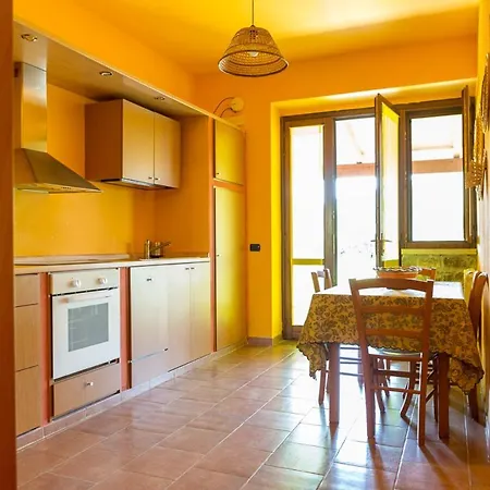 With 2 Bedrooms In With Shared Pool And Wifi Apartament
