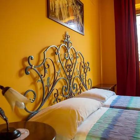 With 2 Bedrooms In With Shared Pool And Wifi *