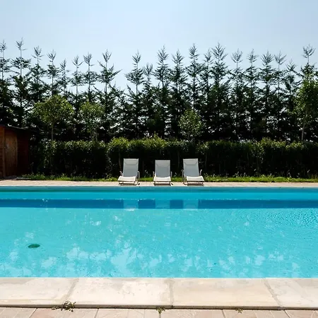 With 2 Bedrooms In With Shared Pool And Wifi Apartament Trivigno